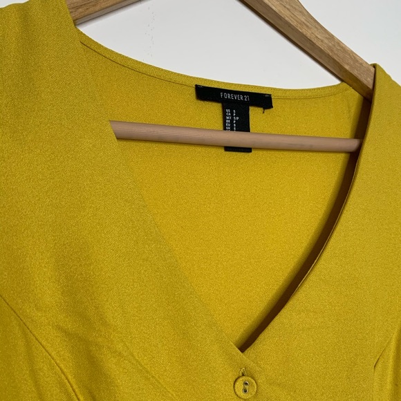 Yellow dress - Picture 5 of 5